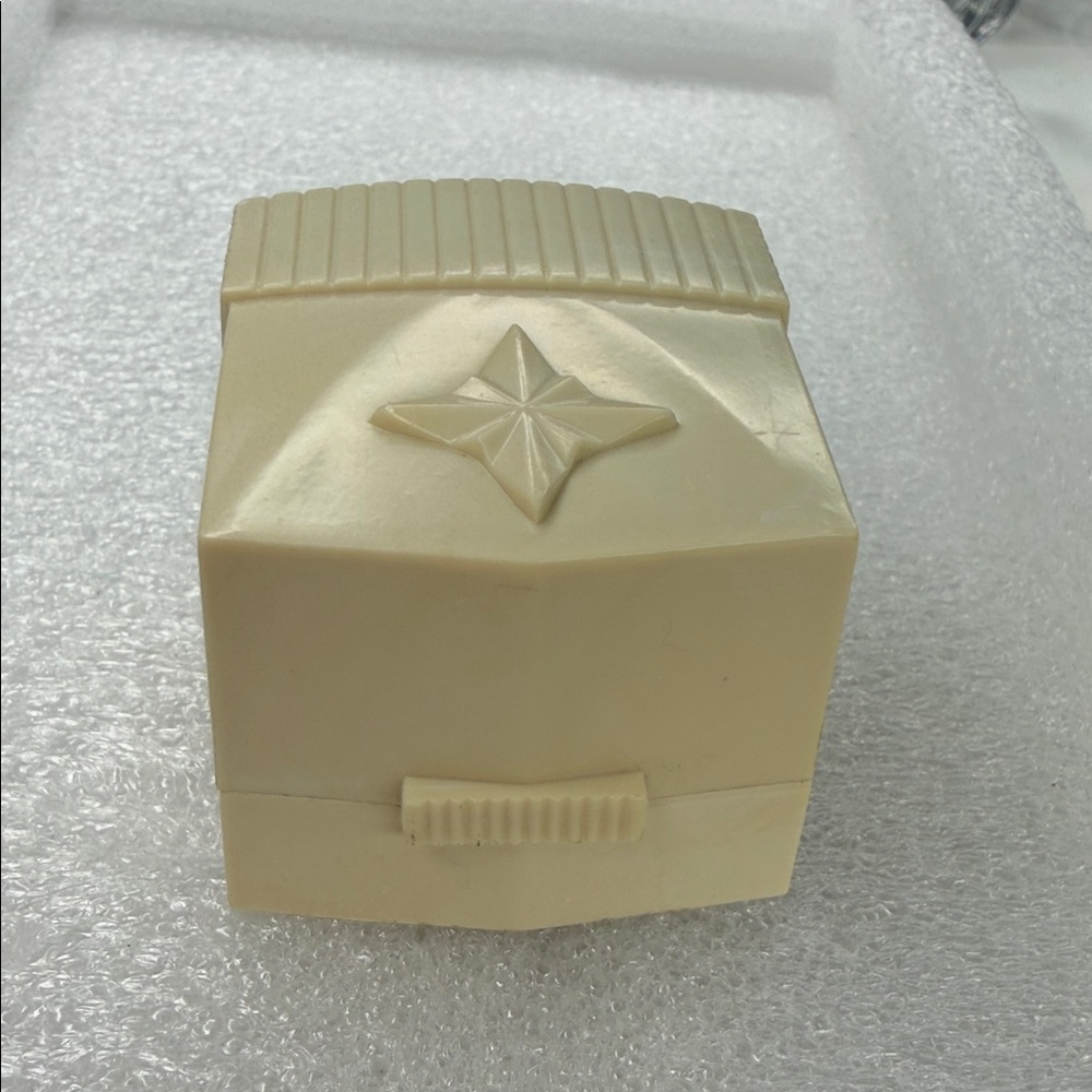 Vintage Cream Star-Embellished Ring Presentation Box